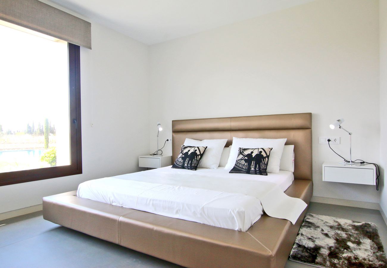 Schlafzimmer mit Doppelbett der Finca S´Hort bei Muro
