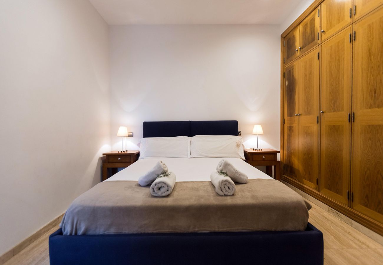 Schlafzimmer mit Doppelbett der Finca Can Bosc bei Alcudia